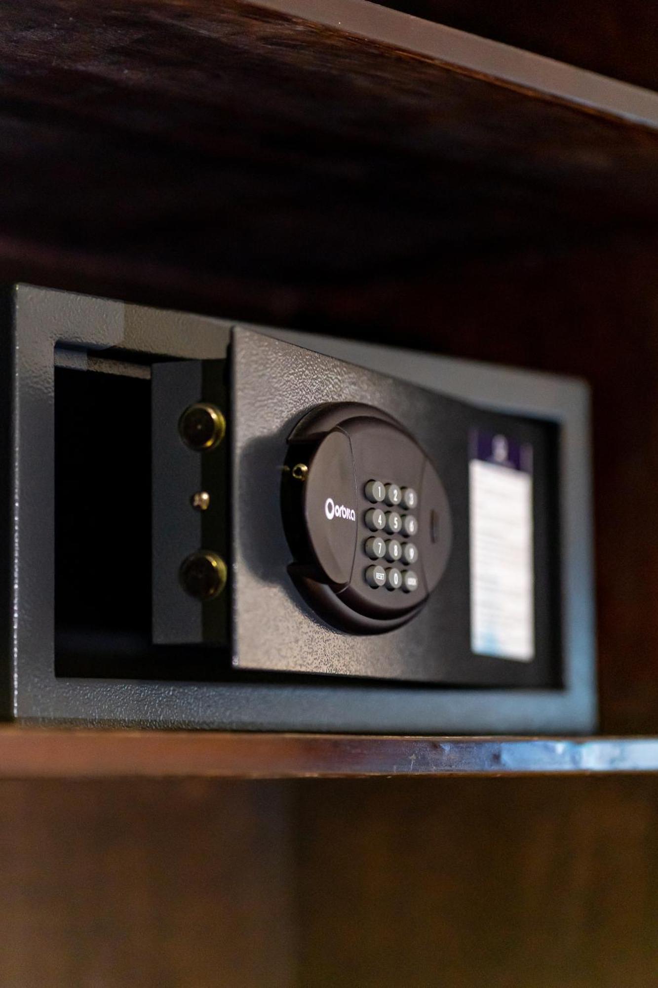 スイス インターナショナル ホテル サロワール ポカラ 部屋 写真